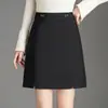 Saia justa de cor sólida, moderna e versátil, para mulheres, novo estilo outono 2026, saia curta elegante e que afina, de cintura alta, para o trabalho