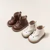 Botas de caña alta de piel de conejo para niñas, nuevo estilo primavera y otoño 2025, botas estilo Martin para niñas, botines para niños pequeños, cómodas botas de cuero, versátiles