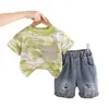 Conjunto de Verão para Meninos 2026 Novo Estilo Infantil Verão Estampa de Letras Gola Redonda Manga Curta Conjunto de Duas Peças Roupa Casual para Bebês Tendência