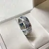 Versión de Alta Gama del Nuevo Anillo Acolchado Estilo Chanel, Completamente Incrustado con Diamantes y Detalles Estrellados, Lujo Ligero, Exclusivo para Transmisiones en Vivo