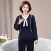 El atuendo de otoño de mamá es elegante, una blusa informal de manga larga para mujeres de mediana edad, adecuada para mujeres de 50 años de mediana edad y mayores, ropa deportiva de moda para primavera y otoño