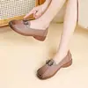 Zapatos de Mamá Elegantes Suela Suave Ligeros 2026 Otoño Nuevos Casuales Punta Redonda Ultraligeros Retro Edad Media Antideslizantes Zapatos de una Sola Pieza Mujer