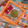 Venta al por mayor del fabricante Amuleto de dinero Shangui, pegatinas doradas para teléfono para la paz y la prosperidad, Amuleto de la fortuna Bagua, Regalos promocionales estilo TikTok