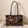 Bolso tote estilo retro Melard para mujer, colección de otoño, gran capacidad, casual, versátil para ir al trabajo, se puede llevar en la mano, al hombro o debajo del brazo