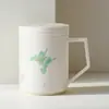 Caneca de Porcelana Branca Moji Pintada à Mão com Borboleta para Escritório com Tampa, Filtro Interno, Separador de Água e Chá, Caneca para Chá Caseira
