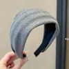 Faixa de Cabeça Branca de Tricô Suave Estilo Coreano 2025 Nova Faixa de Cabelo Versátil para Uso Diário Faixa de Cabeça Alta