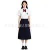 Conjunto de uniforme escolar de estilo universitario, que incluye una camisa blanca, una falda plisada y una corbata, adecuado tanto para estudiantes de secundaria como de preparatoria, y para usar en actuaciones corales a gran escala