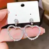 Brincos de Coração com Zircônia Estilo Luxo Leve Agulha de Prata, Brincos de Nicho Exquisitos de Alta Qualidade, Brincos Simples Versáteis da Moda para Mulheres