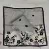 Pañuelo cuadrado estampado de leopardo bufanda coreana femenina de seda versátil pañuelo para el pelo bufanda retro flor de anacardo pañuelo cuadrado pequeño venta al por mayor