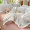 Invierno Pequeña Margarita Borlas Leche Polar Juego de Cuatro Piezas Doble Cara Coral Polar Funda Nórdica Dormitorio Polar Adicional Juego de Cama de Tres Piezas 4