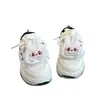 Tênis casuais infantis sapatos brancos pequenos sapatos de menino novo estilo verão 2025 crianças pequenas e médias estilo coreano sapatos de cano baixo sapatos de corrida da moda para meninas