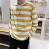 Camiseta de Manga Longa Listrada em Preto e Branco Moletom de Gola Redonda Masculino Camisa Top de Camada Interna Solta Masculina e Feminina Marca Trbottomy Simples