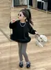 Outono 2024 Nova Roupa Infantil Estilo Coreano Suéter de Tela Costurada para Meninas Vestido Doce Saia Fashionável Estilo Fragrante