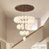 Estilo Medieval Creativo Villa Loto Edificio Dúplex Gran Candelabro Escalera de Caracol Crema Sala de Estar de Hotel Candelabro Largo Grande
