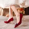 Fivela de Borboleta com Strass, Salto Taça de Vinho, Sapatos de Salto Alto Vermelho Intenso, Sapatos de Banquete, Sapatos de Casamento Xiuhe para Mulheres