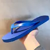 Chanclas sencillas para hombre para uso en exteriores, a la moda y casuales, estilo pareja, sandalias de playa planas antideslizantes de color sólido para verano para hombre