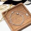 Pulseiras de Alto Padrão Japonesas e Coreanas Embossadas Transfronteiriças para Mulheres, Design de Nicho Ins de Luxo Leve, Pulseiras e Braceletes Simples e Versáteis Atacado