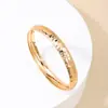 Conjunto de 2 peças Moda Versátil Laço de Metal Criativo Figura 8 Mulheres Anel Pulseira Aberta Conjunto de Joias