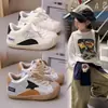 Zapatos para caminar de bebé niños punta cerrada anti-pateadura y raspado estilo primavera y otoño zapatos para niños puntera de concha simple zapatos de plataforma para bebés niños estrella de cinco puntas