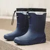 Botas de chuva de moda transfronteiriças masculinas para exterior, combinam com tudo, impermeáveis, sapatos de pesca, antiderrapantes, sapatos de borracha para cozinha, sola grossa, resistentes ao desgaste, botas de chuva para homem