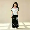 Conjunto de Dos Piezas para Niña: Polo Delgado con Bloques de Color de Manga Corta 2026 Verano Moda Coreana Pantalones Casuales con Lazo de Encaje