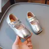 Mocasines de Moda para Niñas 2025 Otoño Nuevo Estilo Estilo Princesa Punta Cuadrada Simple Zapatos Pequeños de Cuero Zapatos de Cuero Dorados para Actuación de Estudiantes