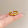 Anillo de Zirconia Diamantada Cepillada Estilo Mid-Century al por Mayor para Mujer, No se Desvanece, Lujo Ligero, Anillo Versátil para Dedo Índice Abierto, Nueva Joyería para Manos