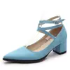 Al por mayor simple Cinturón de terciopelo mate para adornar zapatos casuales coreanos puntiagudos Zapatos de comercio exterior de un solo color Zapatos de tacón cuadrado D175