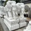 Elefantes tallados en piedra de mármol blanco disponibles en stock del fabricante, un par de elefantes de piedra colocados en la entrada del hotel Escultura decorativa de elefante de piedra de 2 m
