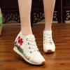 Tênis de Lona Novos de Pequim Antigo Primavera 2020 Tênis com Aumento Interno de Altura Estilo Étnico Sapatos de Salto