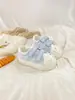 Zapatos Casuales Versátiles de Moda para Niñas 2026 Primavera y Otoño Nuevos Zapatos Blancos de Suela Suave para Niños Mayores, Mocasines de Gato Pequeño