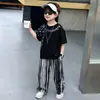 Conjunto de Roupa de Verão para Meninos com Glitter Prata Camiseta de Manga Curta Conjunto 2026 Novo Estiloso Menininho Versátil Casual Calça Longa Conjunto de Duas Peças