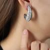 Aretes de acero de titanio con esmalte de caña de color vintage estilo Hong Kong, nicho de personalidad, huecos en forma de C, temperamento, Maillard mujeres