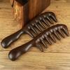 Peine de dientes anchos de ébano para masaje del cuero cabelludo, peine de madera antiestático para la caída del cabello en mujeres, peine de dientes grandes meridianos con cabeza de sándalo.