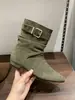 Botas femininas estilo europeu 2026 coleção outono/inverno nova: botas plissadas de salto empilhado, botas retrô de cano médio, botas Martin da moda de bico fino