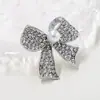 Nuevo Estilo Pin de Cuello Hebilla Anti-Exposición Broche de Lazo con Pedrería para Mujer Estilo Japonés Ins Tendencia Pin de Fijación Personalizado para Ropa Broche