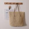 Bolso de paja simple de gran capacidad al por mayor de fábrica, nuevo bolso de paja versátil para el hombro, bolso tejido, bolso de playa para vacaciones, bolso de mujer