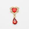 Colgante de aleación con forma de corazón de melocotón y diamantes de imitación, ideal para hacer pulseras, collares y ropa, con lazo decorativo.