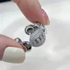 Anillo Abierto Apilable de Metal Estilo Coreano de Lujo Ligero con Microincrustación de Circonita Letra Flor Chapado en Plata Oro Real