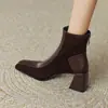 Primeiro Encontro Temporada Patchwork Retrô Francês Botas Finas de Salto Alto Estilo Inverno 2026 Bico Quadrado Salto Grosso Moda Botas de Cano Curto para Mulheres Botas Únicas