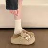 Outono 2026 Novo Estilo Decoração de Desenho Animado Bico Redondo Baixo Solado Grosso Birkenstock Confortável Antiderrapante Chinelos Slip-on