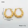 Compra em Lote Fábrica Aço Titânio Não Desbota Design Espiral em U Gravado Brincos Modernos e Elegantes Argolas