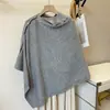 Novo Xale Grande Feminino para Primavera e Outono de 2026, Moderno e Versátil, com Fivela Diagonal, Caimento Solto, Toque de Luxo, Manto Shawl para Decoração Externa