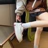 2025 primavera zapatos blancos pequeños nuevo estilo coreano ins estudiantes universitarias suela gruesa para aumentar la altura zapatos deportivos de tabla casual calle HB609