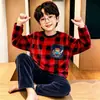 Conjunto de pijama de franela para niños de otoño e invierno, cálido, para niñas y niños, engrosado, con estampados de dibujos animados, cuello redondo y hecho de vellón de coral para un uso cómodo en casa.