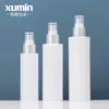 Xu Min Personalizado 100-200ml blanco hombro plano PET Tónico agua de rosas pura botella vacía botella de plástico cosmético con pulverizador