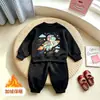 Conjunto de moletom com gola redonda, manga longa, estampado, forrado com fleece, para outono e inverno, e calça de moletom, duas peças, estilo esportivo moderno casual, roupas infantis