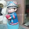 Escultura de Desenho Animado Cultural de Minoria Étnica: Menina Miao Segurando um Coração, Atração Turística Popular, Decoração Famosa na Internet para Atrair Tráfego na Loja