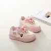 Tênis Feminino 2026 Primavera e Outono Novos Sapatos Casuais Infantis Versão Coreana Moda Cartoon Blocos de Cor Sapatos Esportivos de Princesa
