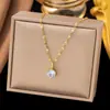 Colar Simples de Zircônia Banhado a Ouro Real com Microincrustação de Cobre de Luxo Leve para Mulheres, Nova Corrente Versátil para Clavícula com Design de Nicho e um Senso de Sofisticação